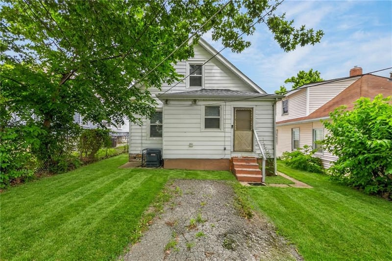 2734 Bales Ave, Kansas City, MO 64128