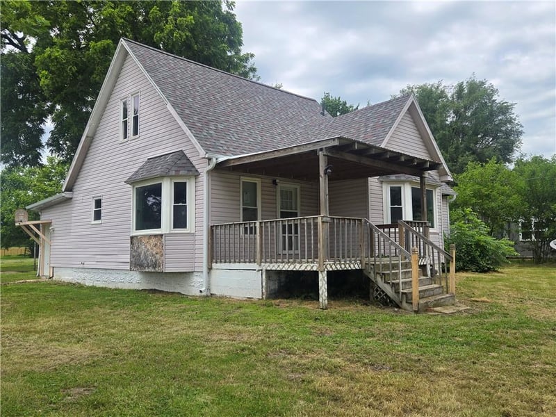 422 Graham St, Leeton, MO 64761