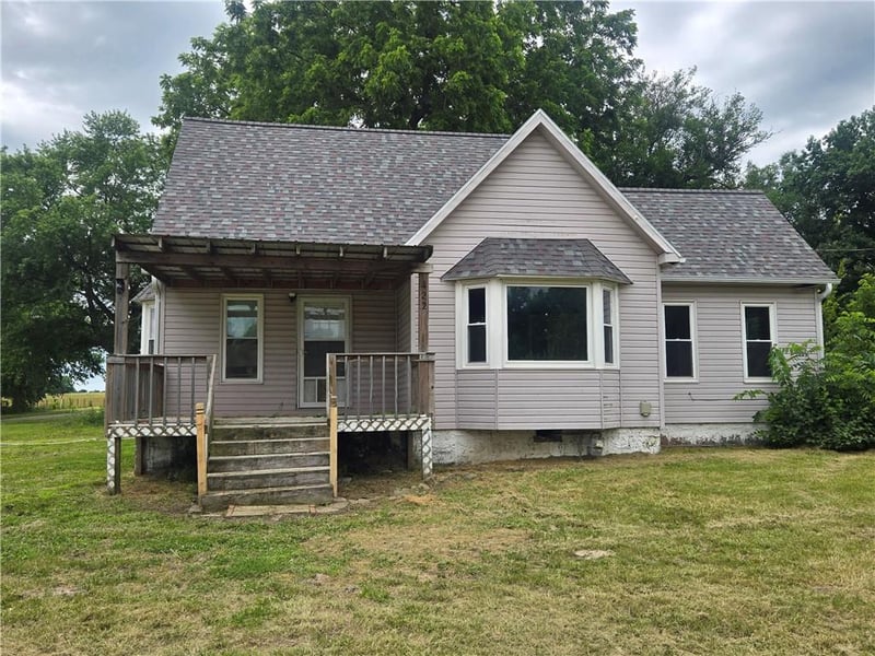 422 Graham St, Leeton, MO 64761
