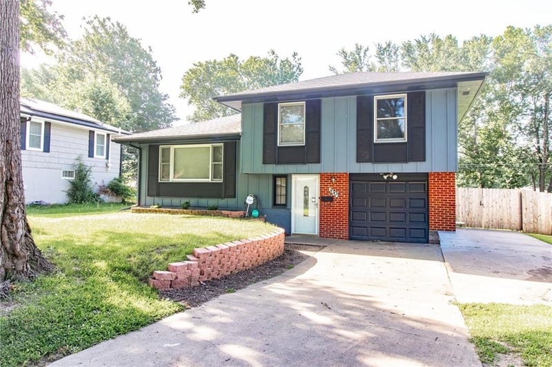 8307 92nd Ter, Kansas City, MO 64138