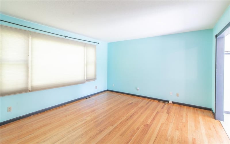 8307 92nd Ter, Kansas City, MO 64138