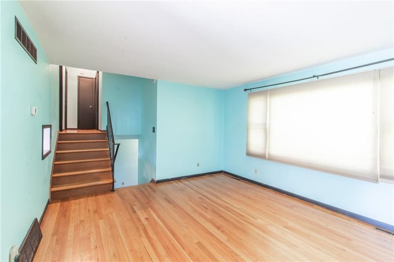 8307 92nd Ter, Kansas City, MO 64138