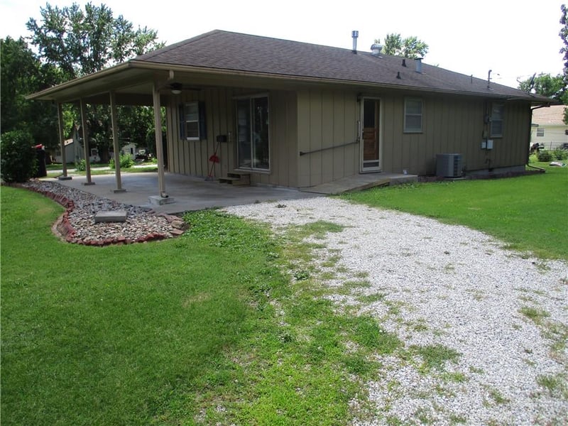 343 1st Ave, Garnett, KS 66032