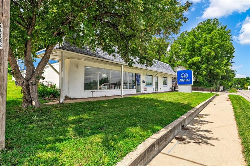 1734 4th St, Leavenworth, KS 66048