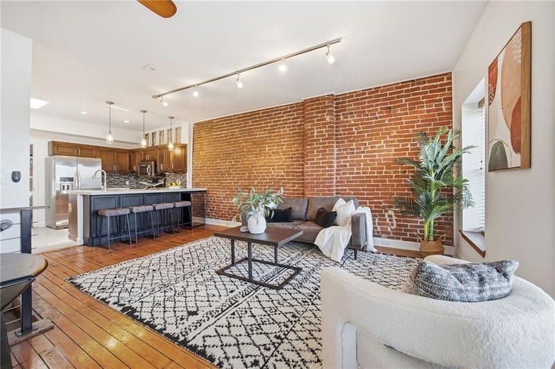 21 E 29th St, Kansas City, MO 64108