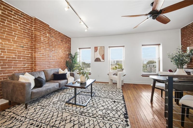 21 E 29th St, Kansas City, MO 64108