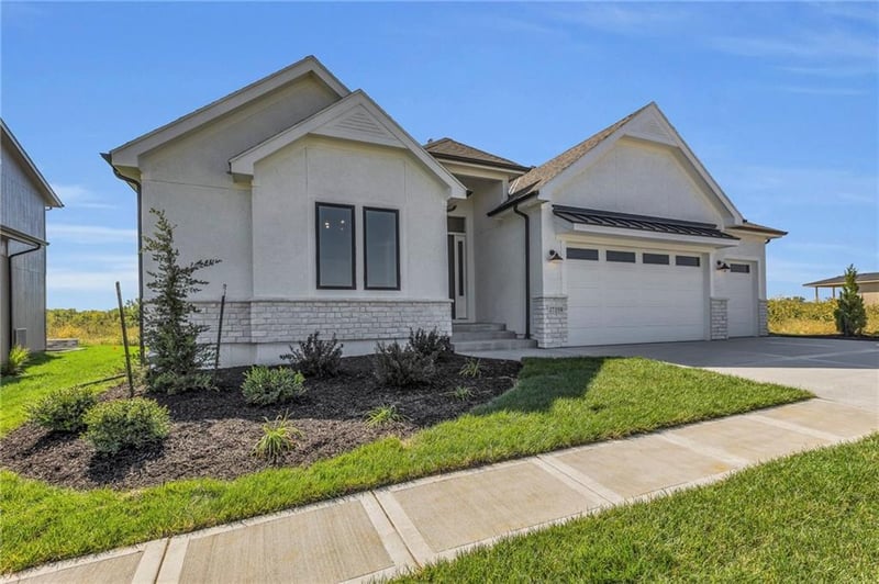 17476 163rd Pl, Olathe, KS 66062