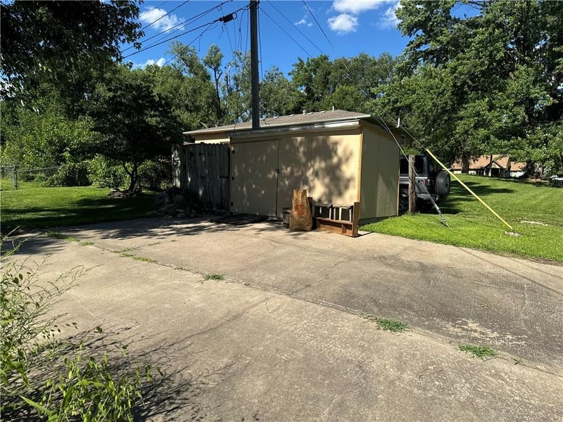 4540 Melody Ln, Kansas City, KS 66106