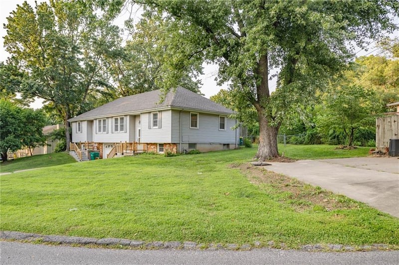 4540 Melody Ln, Kansas City, KS 66106