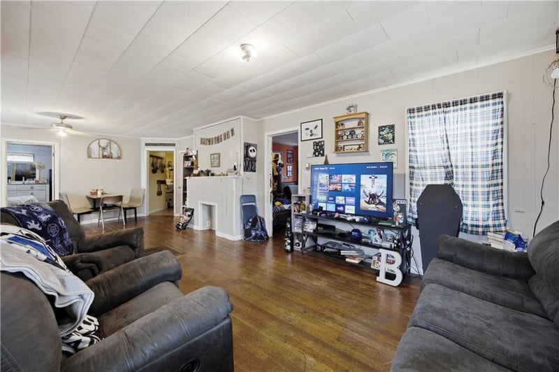 113 7th St, Neodesha, KS 66757