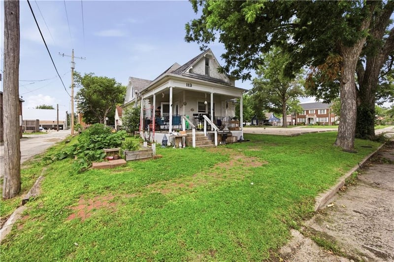 113 7th St, Neodesha, KS 66757