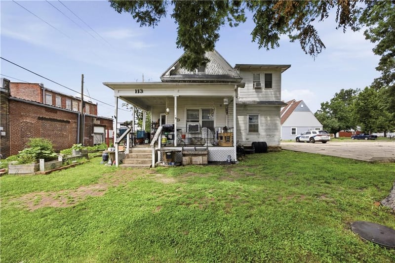 113 7th St, Neodesha, KS 66757