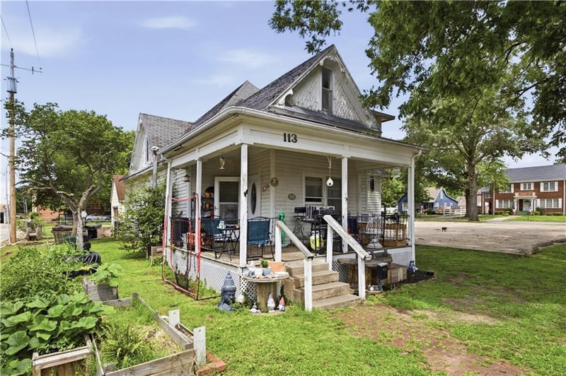 113 7th St, Neodesha, KS 66757