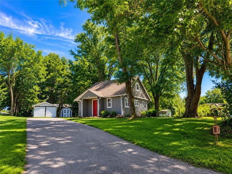 110 7th St, Knob Noster, MO 65336