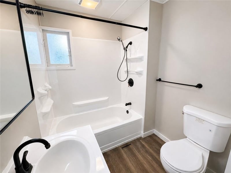 110 7th St, Knob Noster, MO 65336