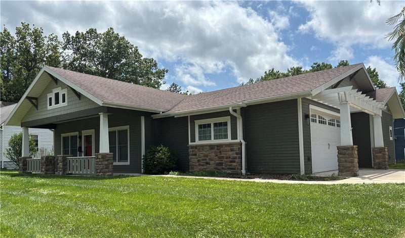 604 Cedar St, Ottawa, KS 66067
