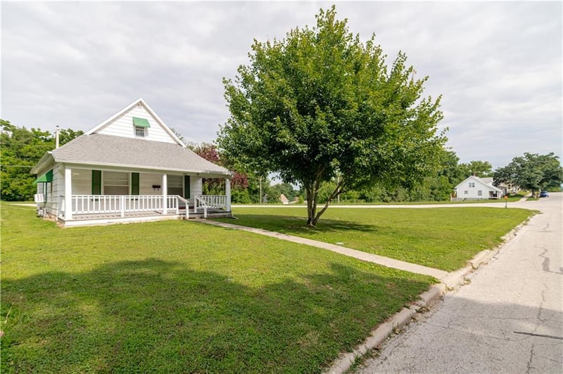1017 5th St, Atchison, KS 66002