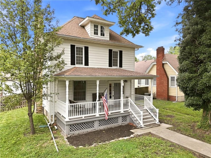606 Peoria St, Paola, KS 66071