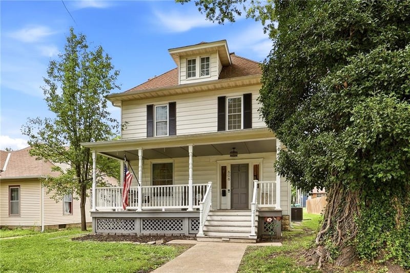 606 Peoria St, Paola, KS 66071