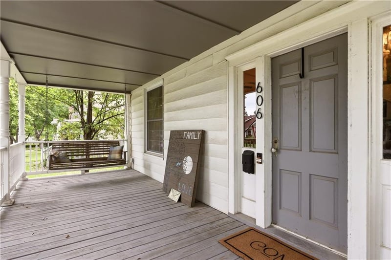 606 Peoria St, Paola, KS 66071