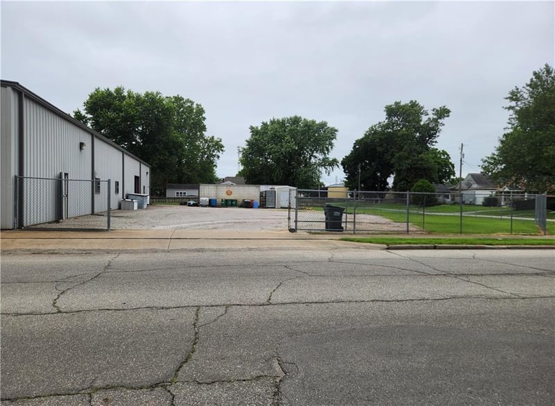 606 7th St, Pittsburg, KS 66762