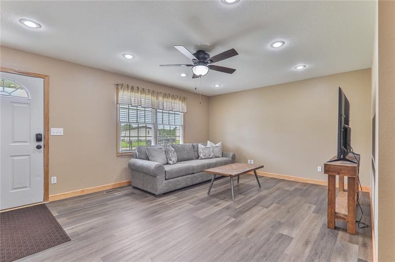 1003 Ridgeway St, Caney, KS 67333