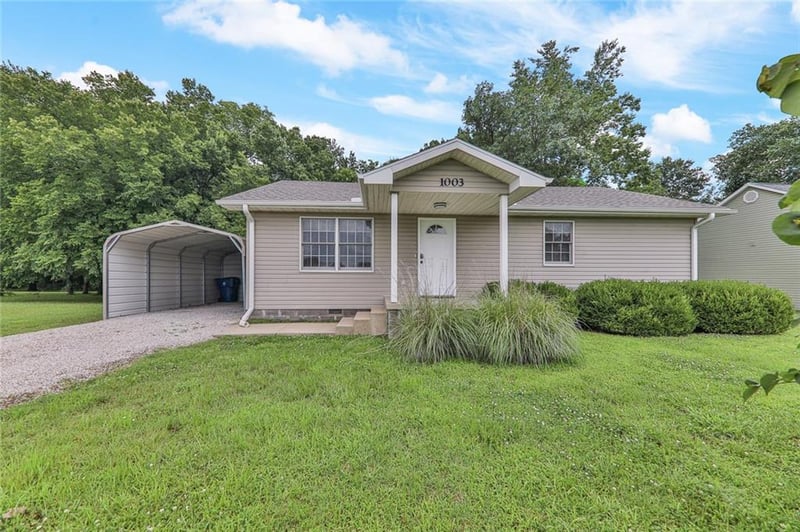 1003 Ridgeway St, Caney, KS 67333