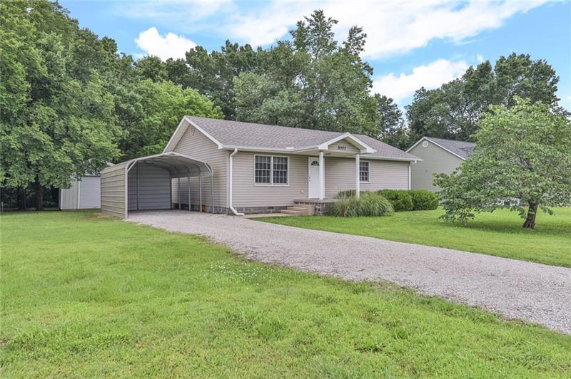 1003 S Ridgeway St, Caney, KS 67333
