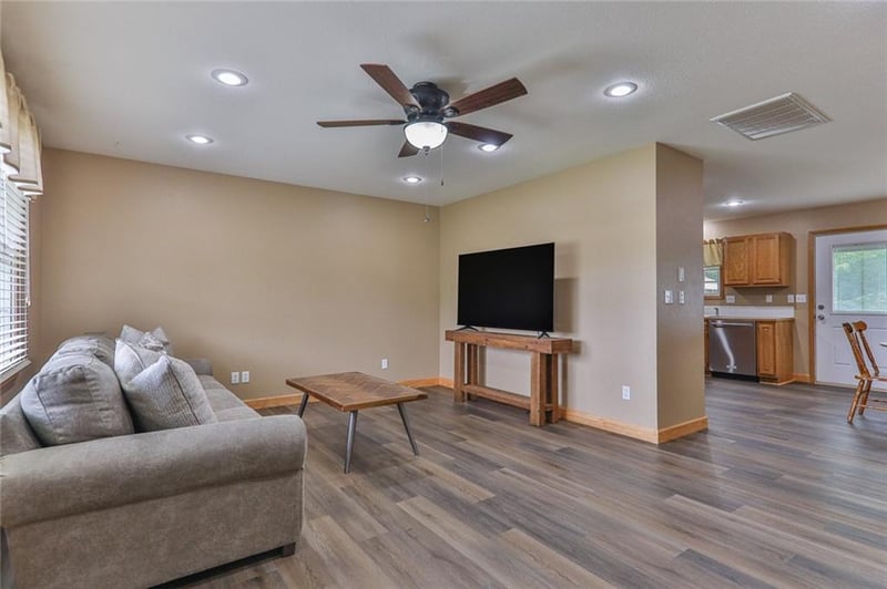1003 S Ridgeway St, Caney, KS 67333
