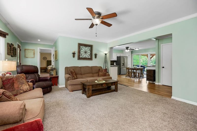 4900 72nd St, Kansas City, MO 64119