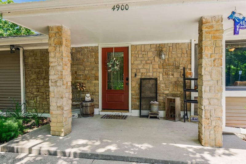 4900 72nd St, Kansas City, MO 64119