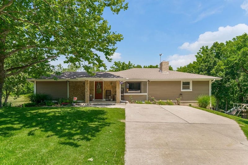 4900 72nd St, Kansas City, MO 64119