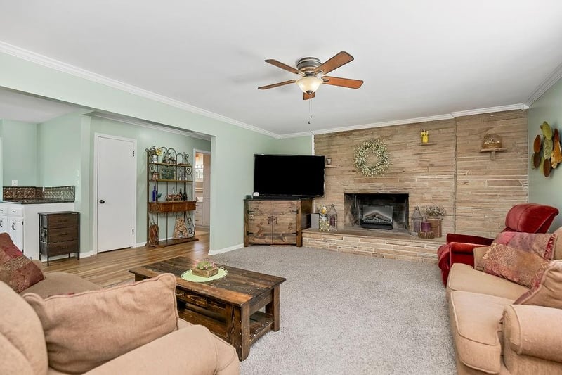4900 72nd St, Kansas City, MO 64119