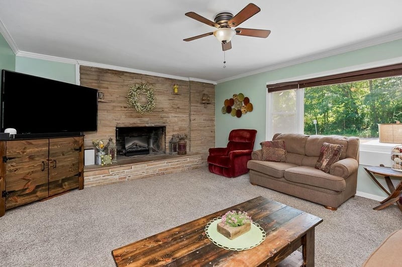 4900 72nd St, Kansas City, MO 64119
