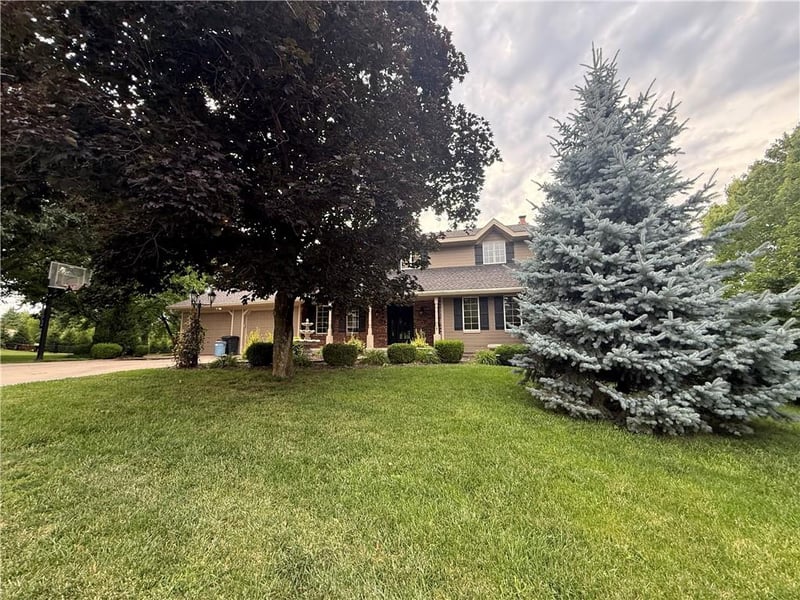 608 Sunshine Dr, Richmond, MO 64085