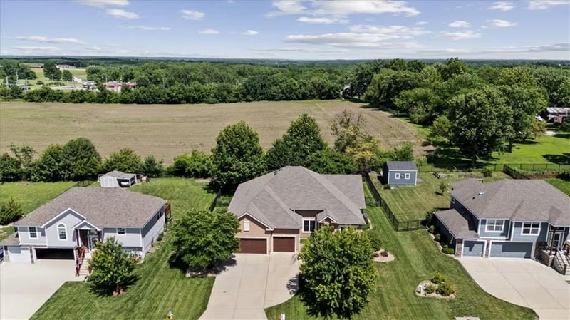 6989 141st St, Basehor, KS 66007