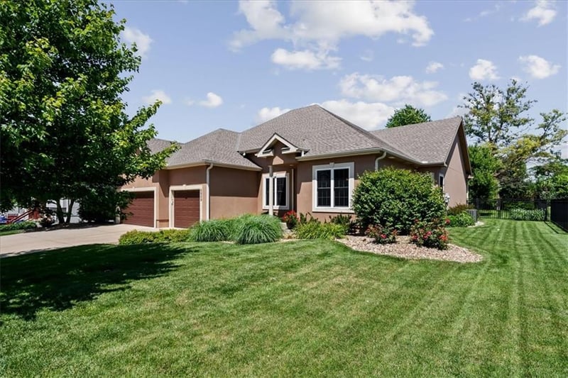 6989 141st St, Basehor, KS 66007