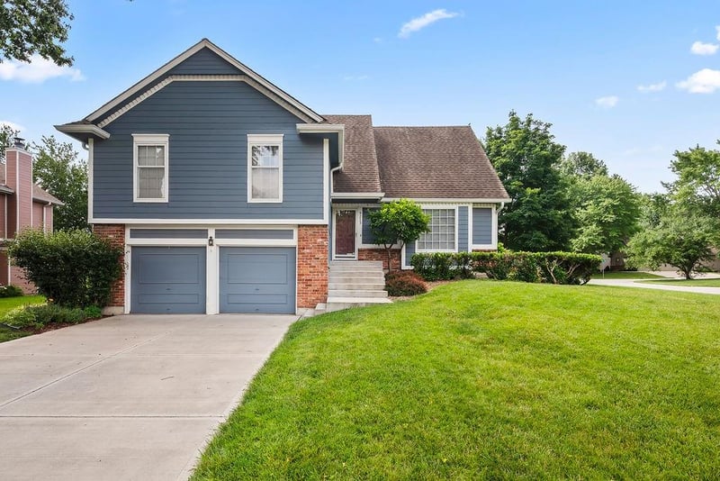 9213 117th Ter, Overland Park, KS 66210