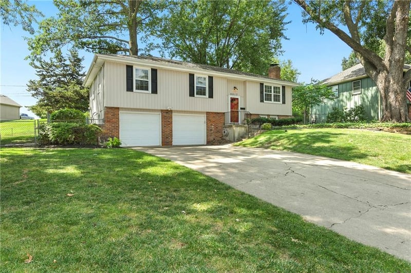 9917 65th Pl, Merriam, KS 66203