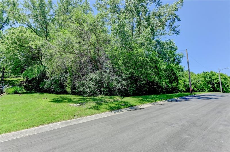 11511 Ridge Dr, Independence, MO 64054