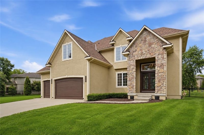 10903 163rd Ter, Overland Park, KS 66221