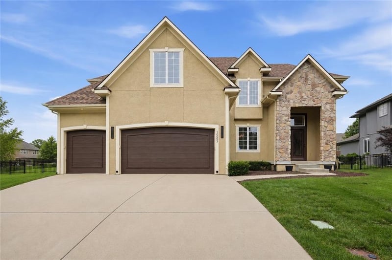 10903 163rd Ter, Overland Park, KS 66221