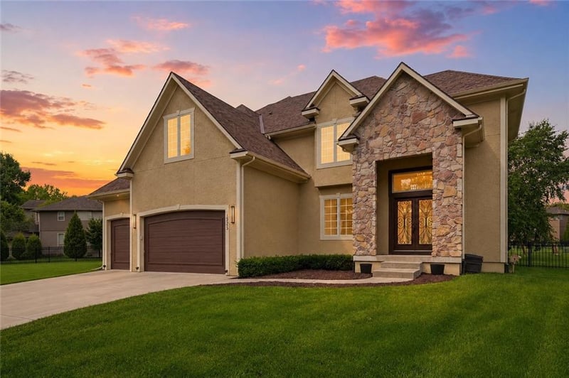 10903 163rd Ter, Overland Park, KS 66221
