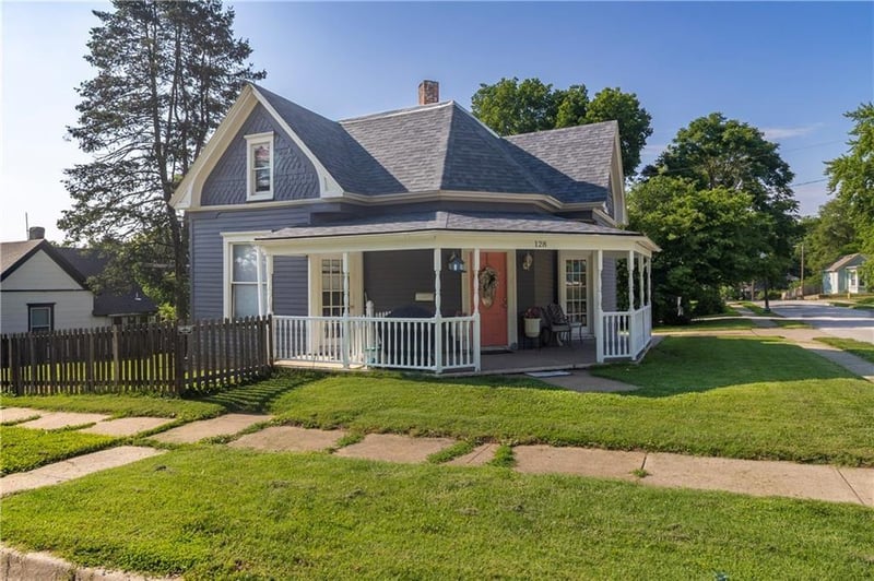 128 Brown St, Liberty, MO 64068