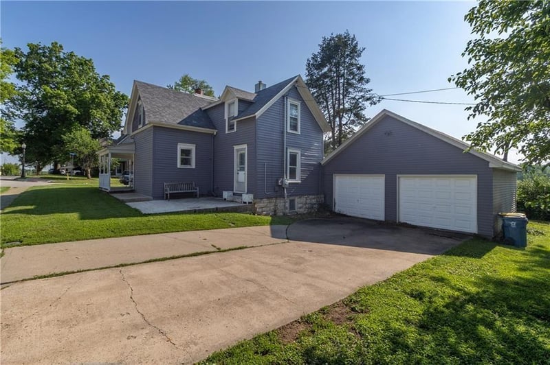 128 Brown St, Liberty, MO 64068