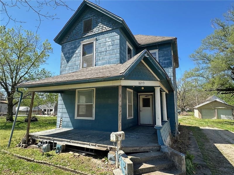 1609 Evergreen Ave, Chanute, KS 66720
