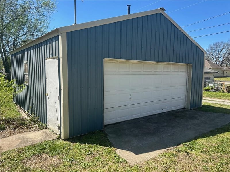 1609 Evergreen Ave, Chanute, KS 66720