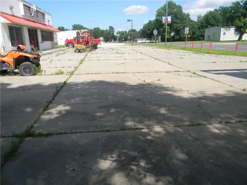 201 Mary St, Yates Center, KS 66783