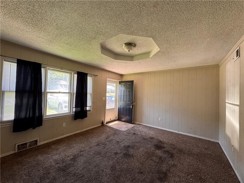 2414 Pursell Rd, Gladstone, MO 64118