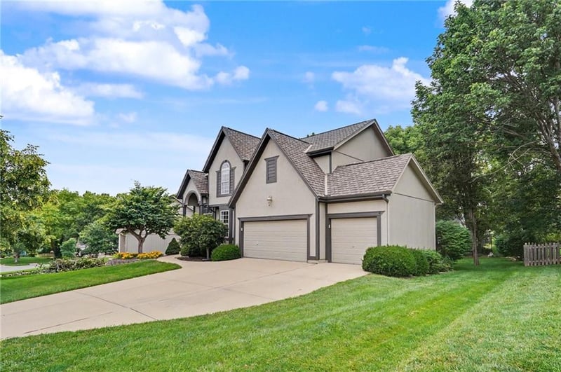 5910 154th St, Overland Park, KS 66223